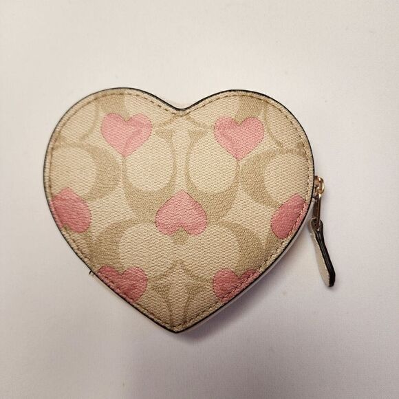 NWT Coach CP480 Heart Coin Case In Signature Canvas With Heart Print - Picture 2 of 3